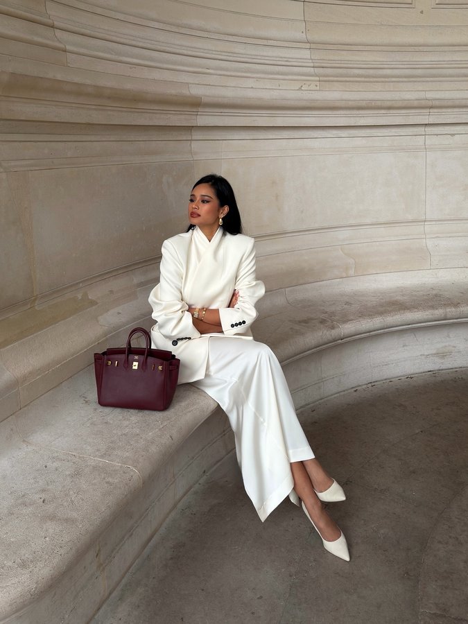 Instagram post by @jarinpat for Source Unknown. Caption reads: 🥀 i dont know how to feel today....