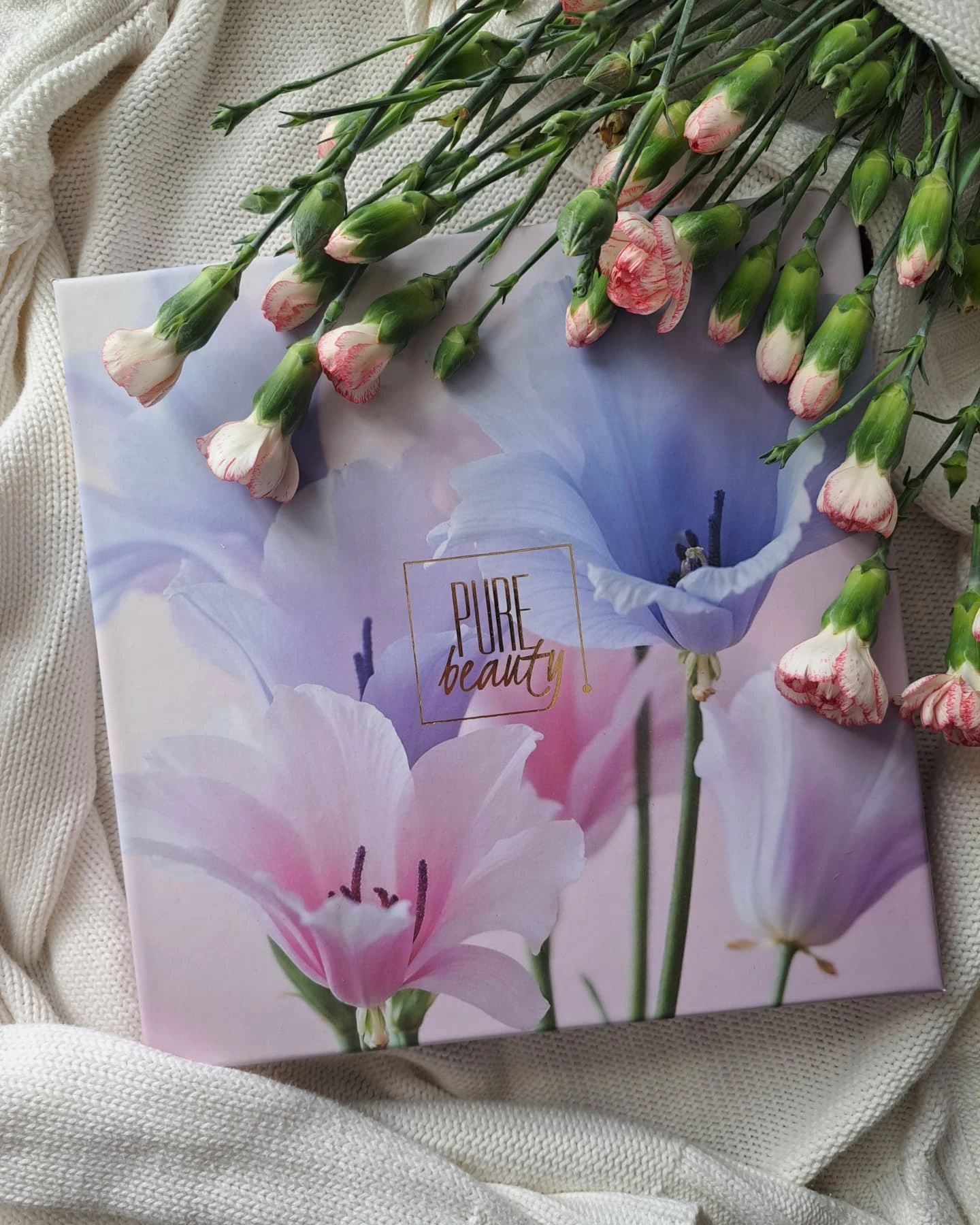 Instagram post by @atramworld for Max Factor. Caption reads: ✨️Floral Delight✨️

[współpraca reklamowa....