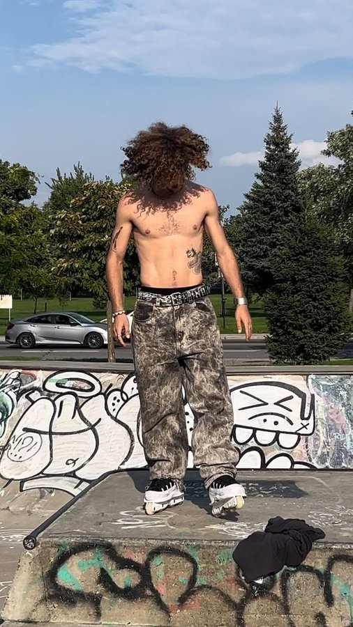 Instagram post by @lauric_picard for Powerslide. Caption reads: having fun with my new @iqon_brand skating feels....