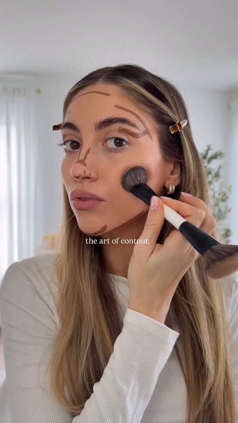 Instagram post by @samanthaarandazzo for Morphe. Caption reads: the art of contour 🤎

using @morphebrushes....