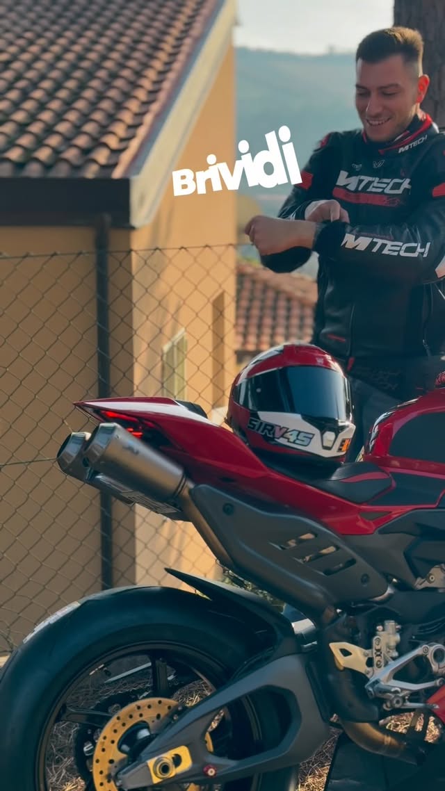 Instagram post by @sir_v4s for Ducati. Caption reads: CHE HIT🥹🤤

Panigale V4S Full Akra cold start (No....