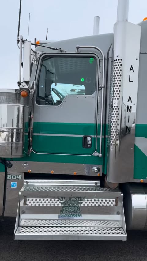 Instagram post by @tarik_alaminii for Shell Rotella. Caption reads: [...] not just me. Everyone around me runs....