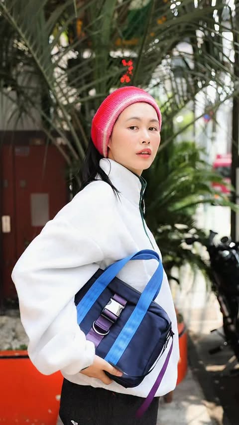 Instagram post by @hare_streetsnap for ZOZOTOWN. Caption reads: ZOZOTOWN 秋冬新作アイテム🍂📸 今回は、モデル・女優として活躍する [...].