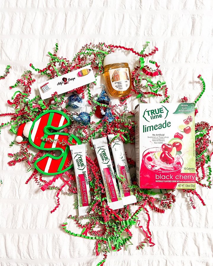 Instagram post by @shelly_and_madisyn for True Lemon. Caption reads: Christmas gift for our daughter’s teacher ! We....