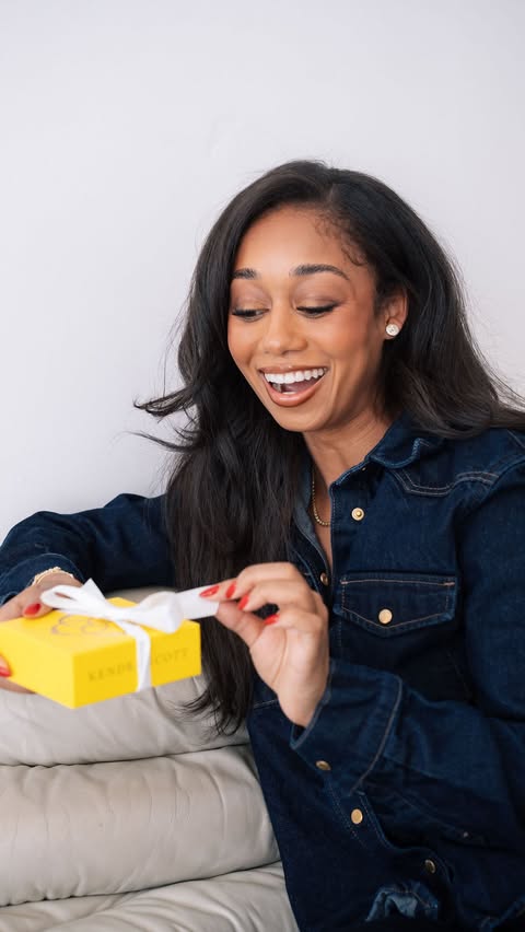 Instagram post by @lesalfred for Kendrascott. Caption reads: #KendraScottPartner I have a friend who lights up....