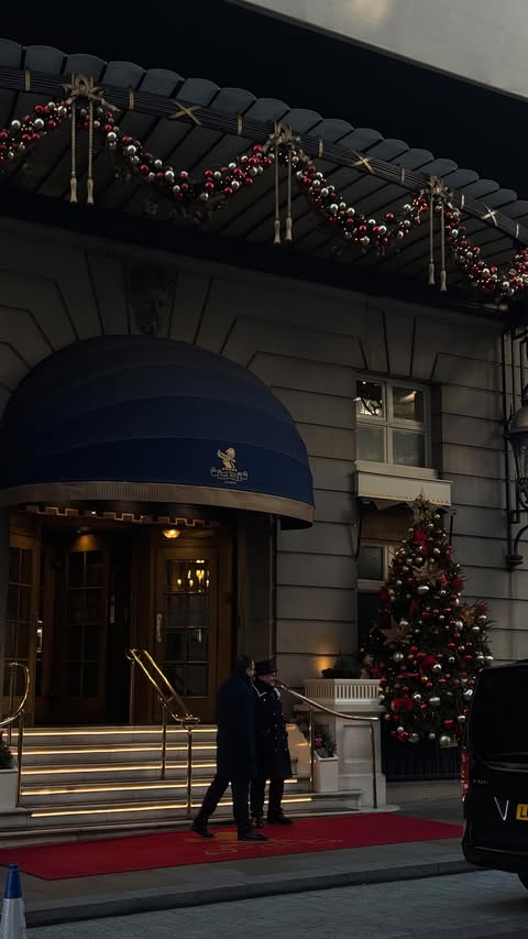 Instagram post by @lucyy.jd for Sisley Paris. Caption reads: Self care Sunday ✨ using: 

@diorbeauty eye....