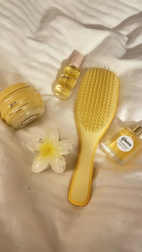 Instagram post by @souhaila_jaeger for Maria Nila. Caption reads: [...] care of my hair 💕🫶🏻 Products used....